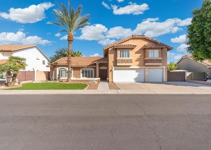 Entertainer's Dream! 7 Bedroom/4 Bath W Heated Pool & *