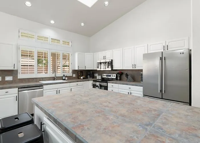 Entertainer's Dream! 7 Bedroom/4 Bath W Heated Pool & * Phoenix
