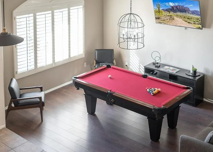 Entertainer's Dream! 7 Bedroom/4 Bath W Heated Pool & *