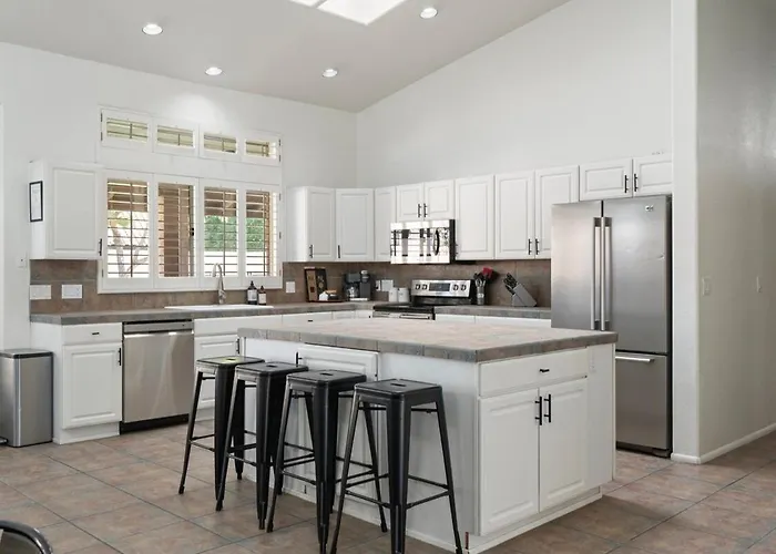 Entertainer's Dream! 7 Bedroom/4 Bath W Heated Pool &