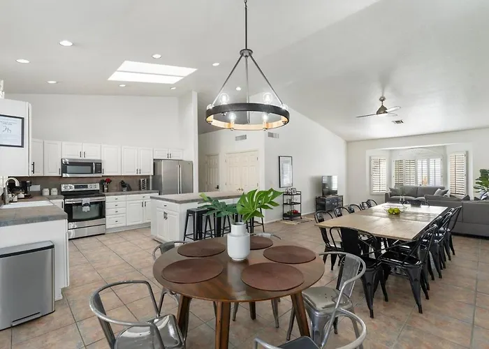 Entertainer's Dream! 7 Bedroom/4 Bath W Heated Pool & Ferienhaus *